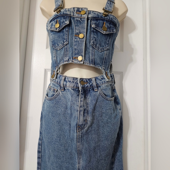 Pinafore Denim Cutout Dress. Urban Revivo - Picture 4 of 14